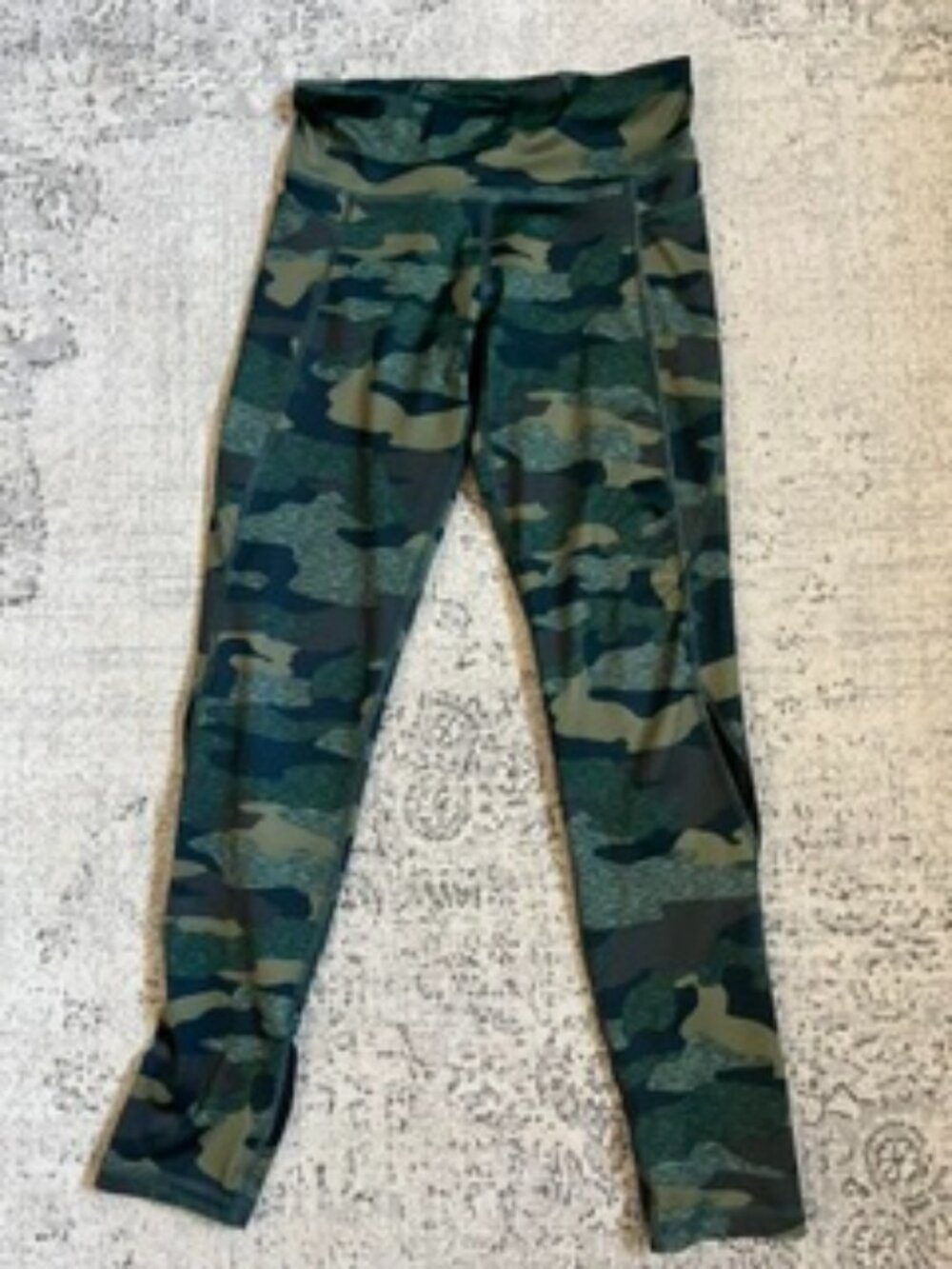 🧡3/15 Old Navy Active Camo Leggings L(10-12)